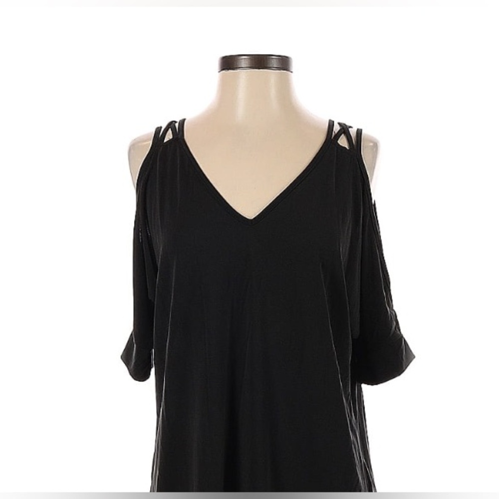 Green Envelope | Gray cold shoulder top
